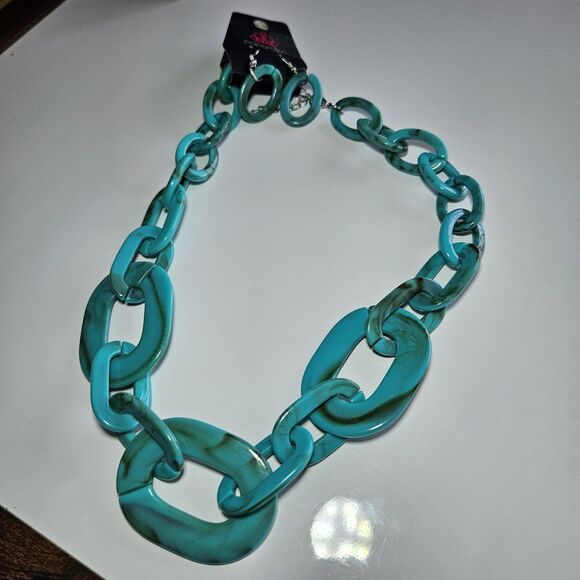 Paparazzi Silver Tone With Green Chunky Link Necklace & Earring Set 20-22" - Picture 12 of 12